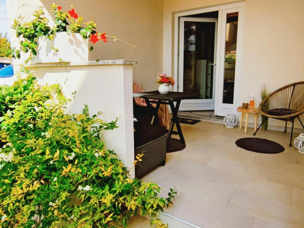 Apartament Alisa *