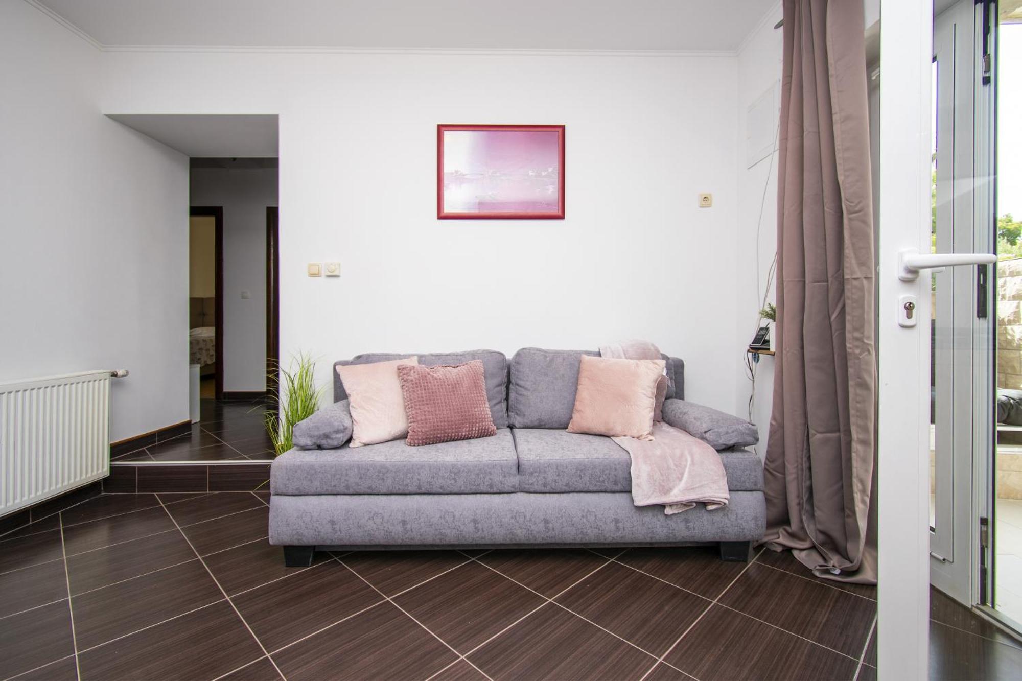 Apartament Alisa *